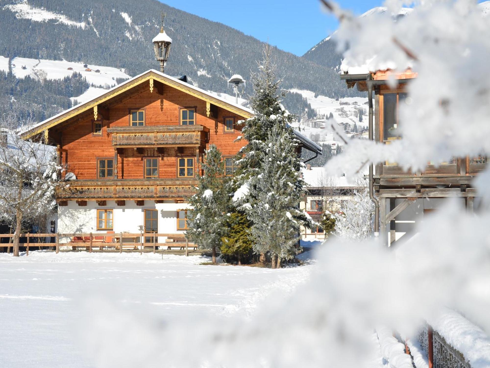 Serene Cottage In Neukirchen Am Gro Venediger Neukirchen am Grossvenediger Luaran gambar