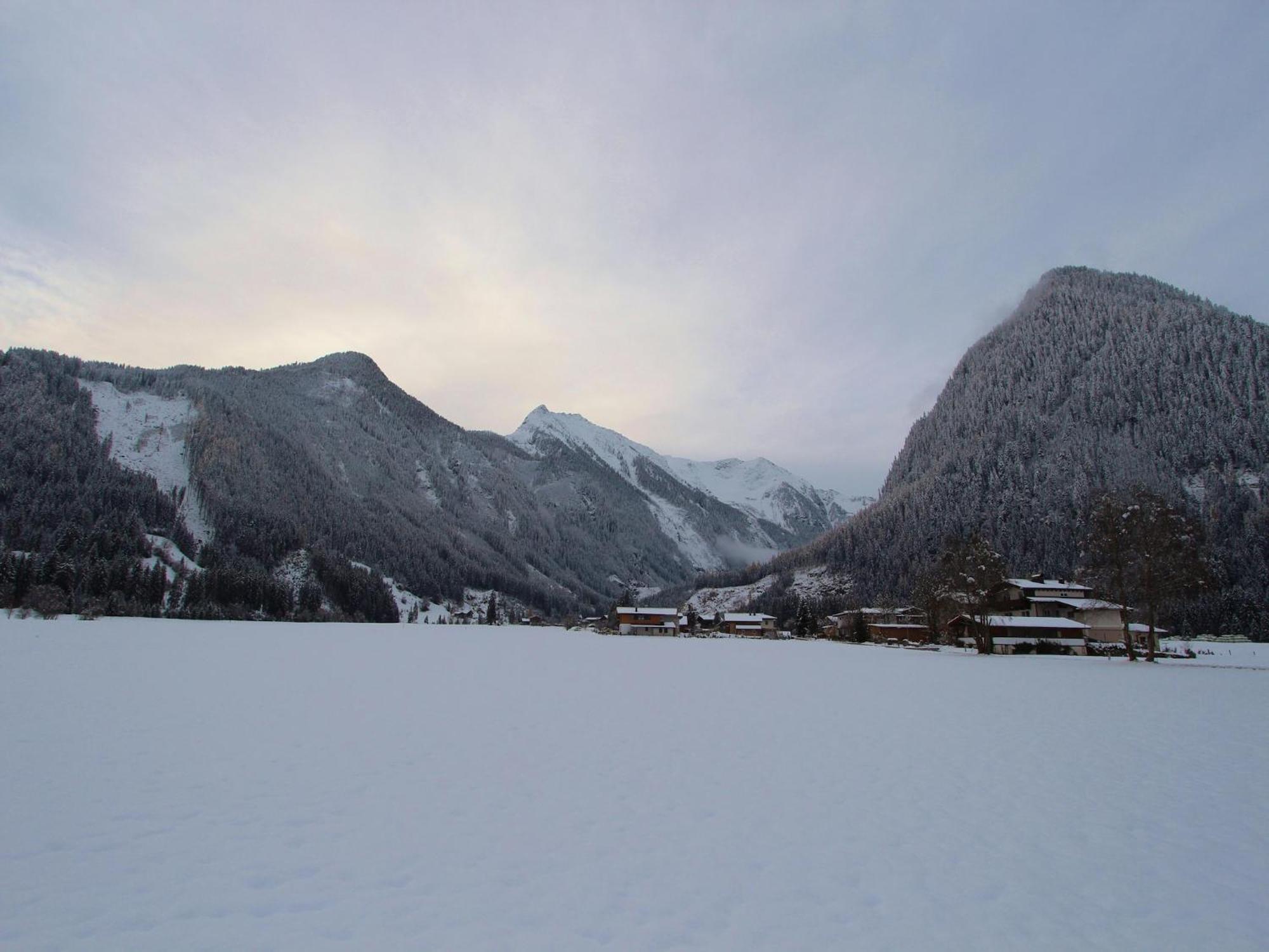 Serene Cottage In Neukirchen Am Gro Venediger Neukirchen am Grossvenediger Luaran gambar