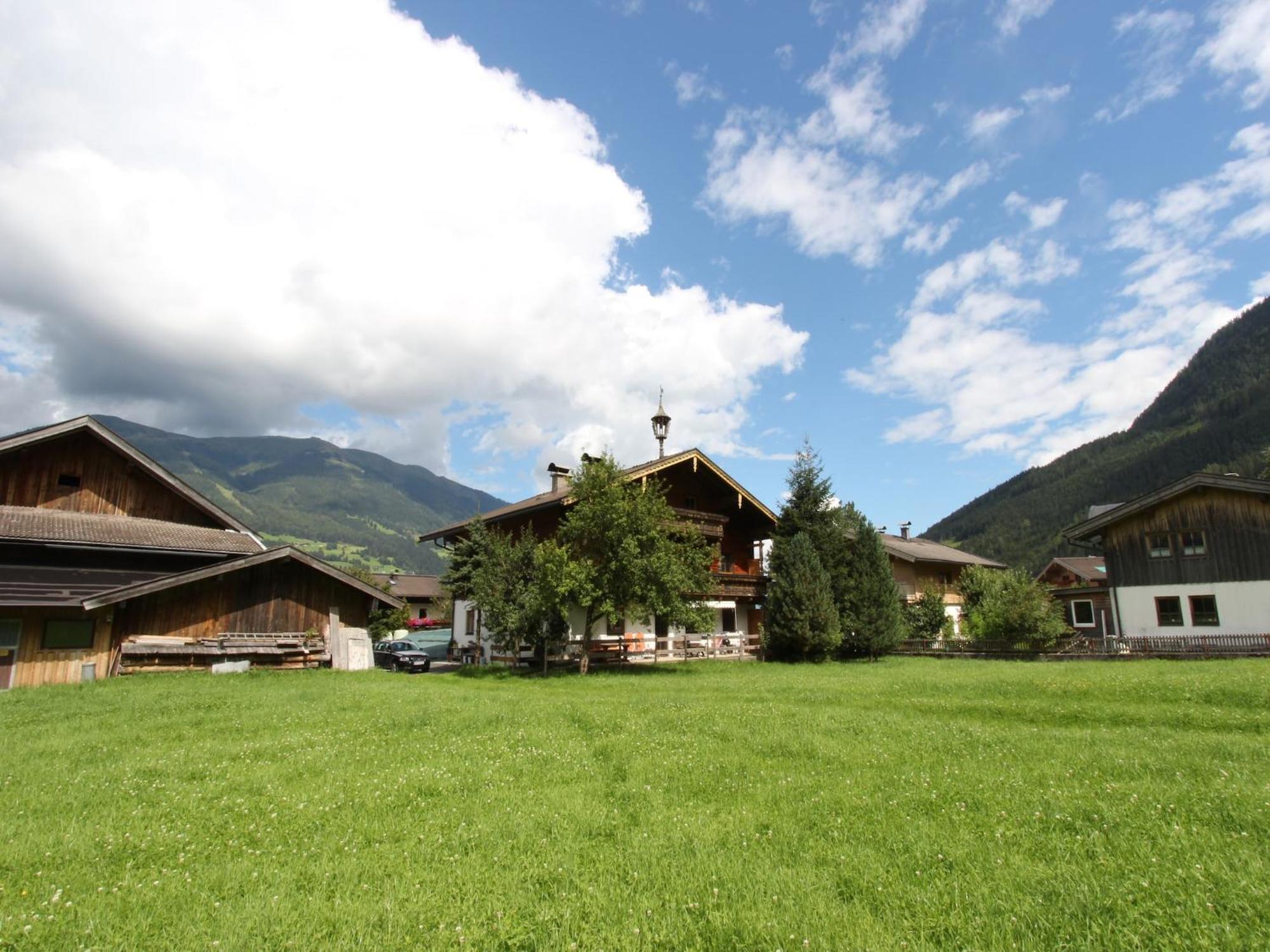 Serene Cottage In Neukirchen Am Gro Venediger Neukirchen am Grossvenediger Luaran gambar